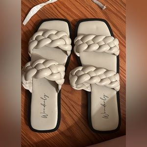 Wonderly Sandals I bought and never worn them